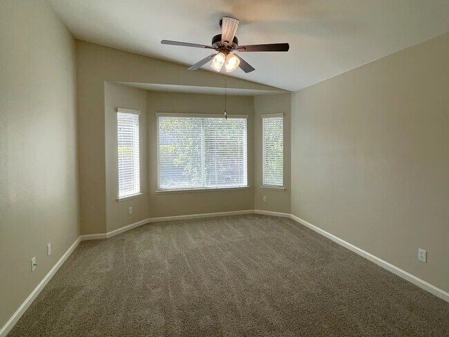 Building Photo - 335 Atlantic Dr