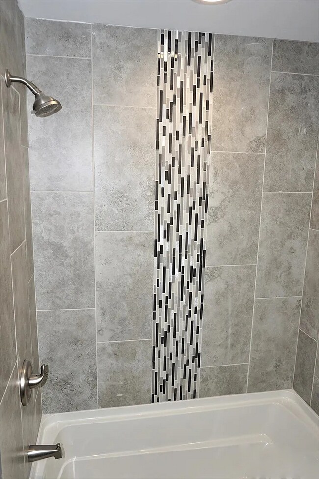 Foto del edificio - 1040 McLain Rd