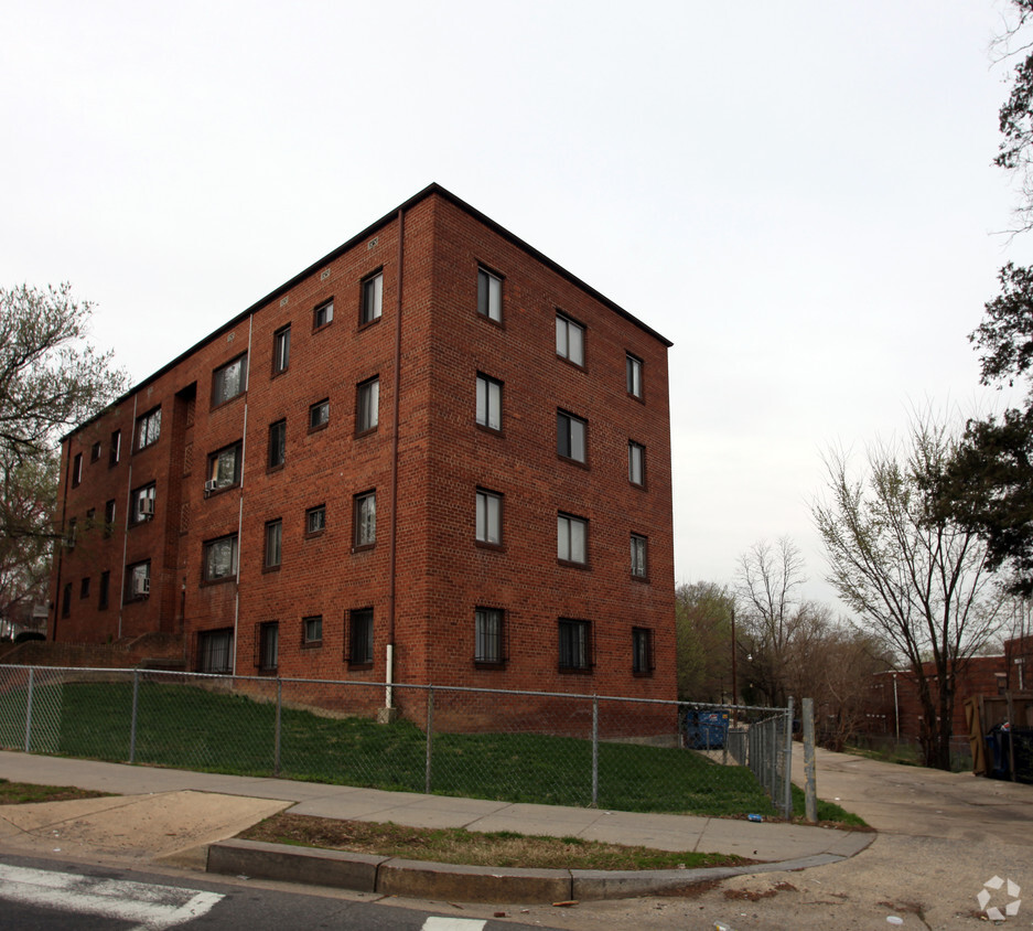 Building Photo - 4730 Southern Ave SE