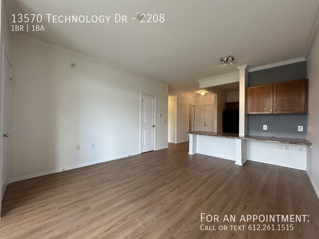 Foto del edificio - 13570 Technology Dr.
