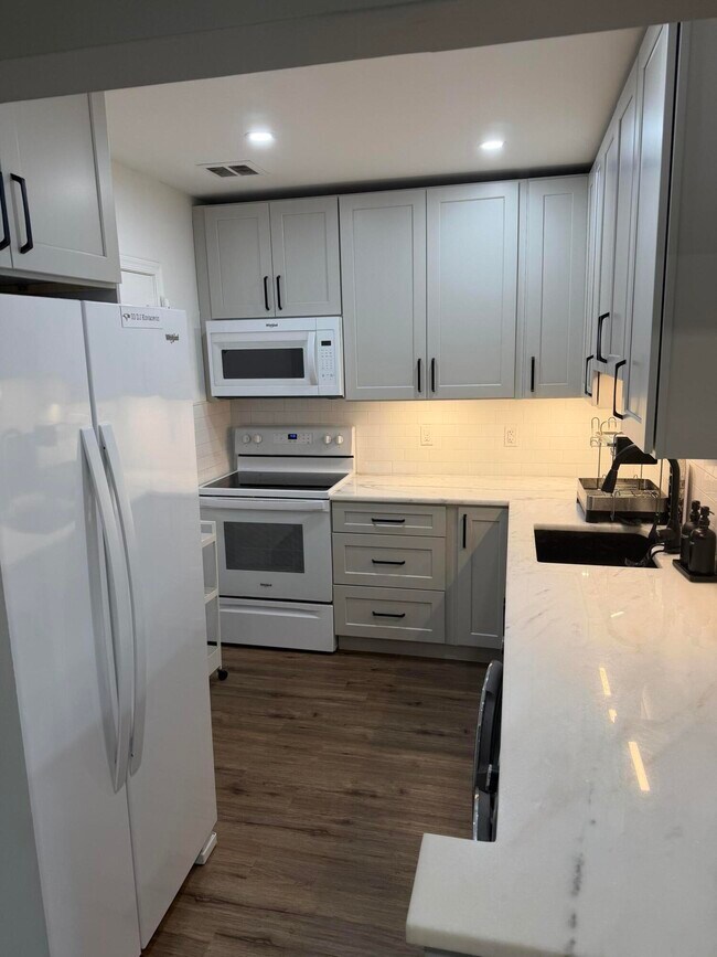 Foto del edificio - 2210 NE 67th St