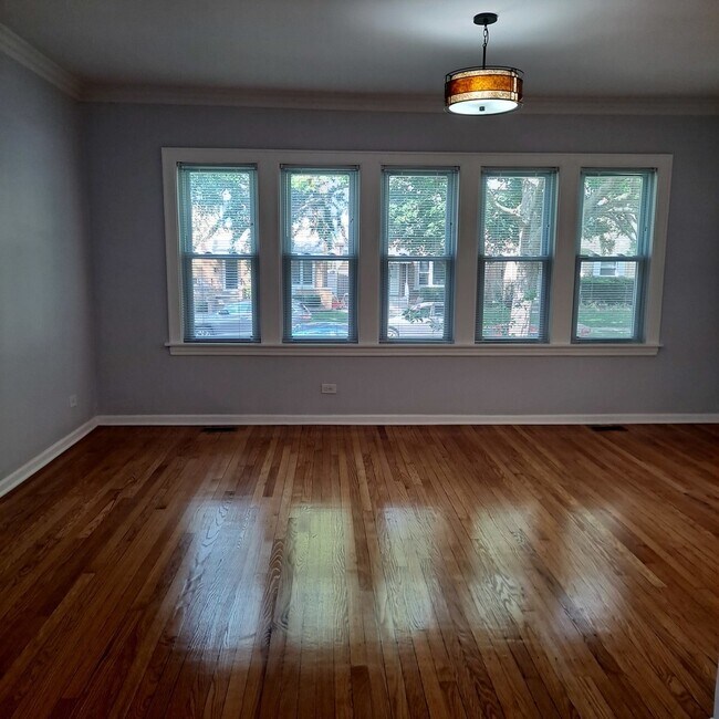 Building Photo - 2933 W Chase Ave