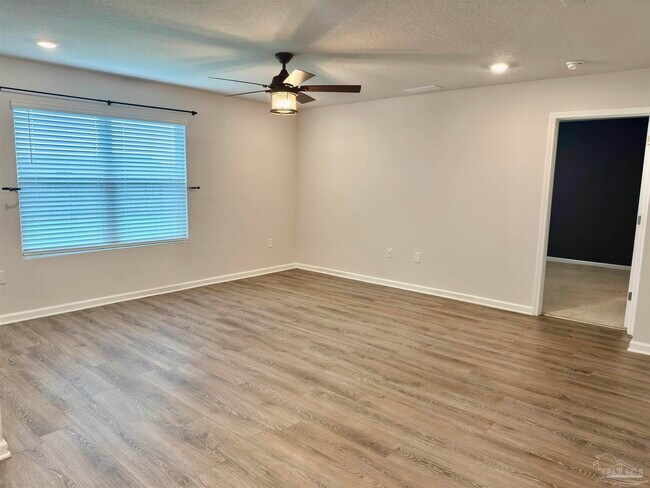 Building Photo - 5260 Peach Dr