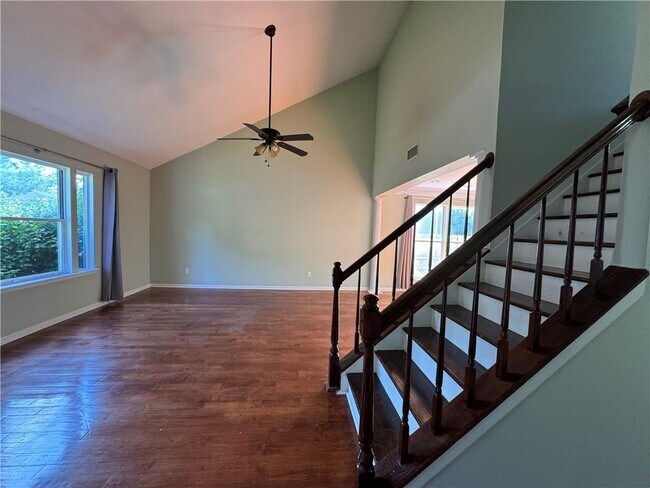 Building Photo - 4895 Evergreen Valley Way