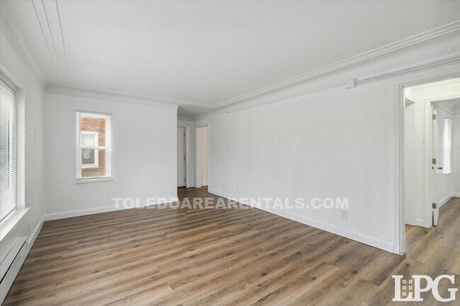 Foto del edificio - 2224 Torrey Hill Dr