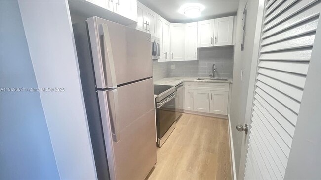 Building Photo - 200 S Birch Rd