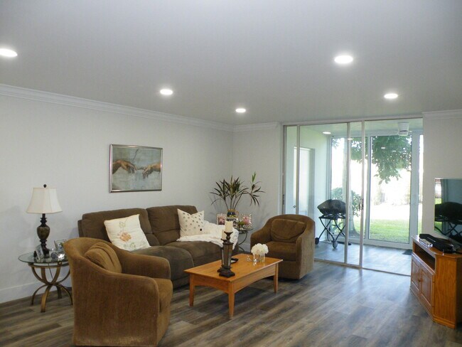 Foto del edificio - 15 Willowbrook Ln