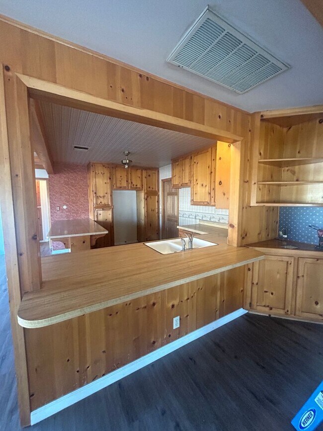 Building Photo - Discover a comfortable Country property in...