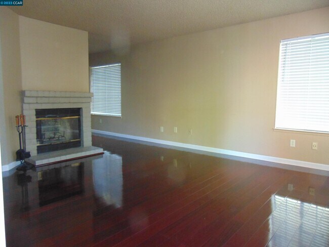 Building Photo - 904 Devonwood