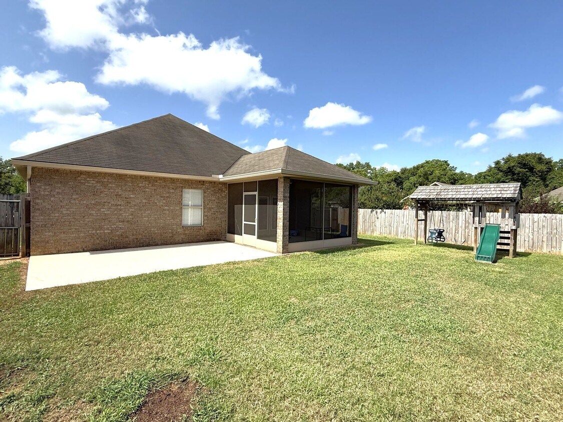 Building Photo - BELFOREST BRICK CORNER CHARMER