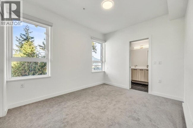 Building Photo - 2002 St George St