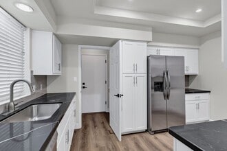 Building Photo - 945 N Pasadena