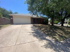 Building Photo - 2501 Willow Way