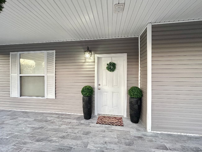 Building Photo - 404 E 18th St