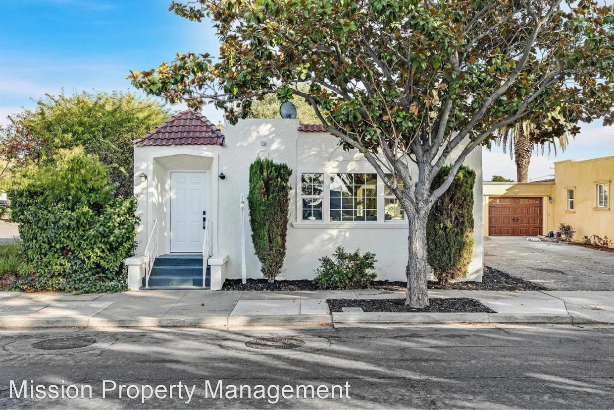 Primary Photo - 2 br, 1 bath House - 6626 Thornton Ave