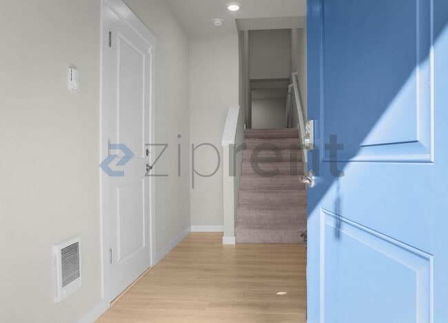 Building Photo - 1621 Seattle Hill Rd