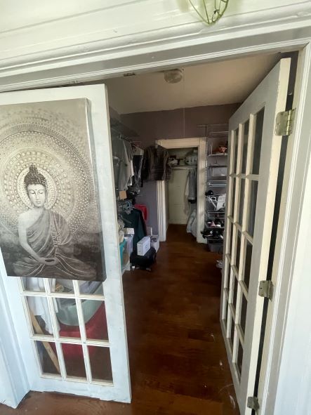 walk-in closet - 9 Grenada Pl