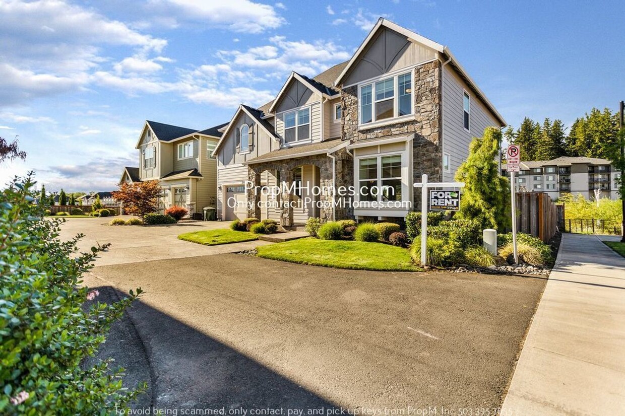 Foto principal - Stunning Four Bedroom Home In NW Portland ...