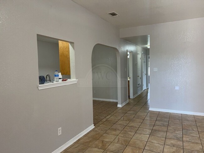 Building Photo - 3604 Dustin Ct