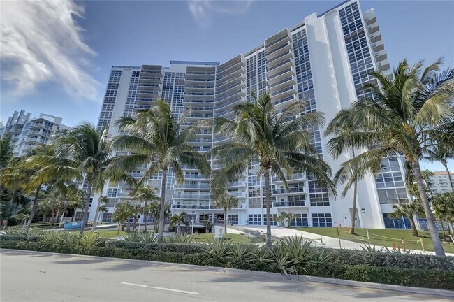 Building Photo - 2841 N Ocean Blvd
