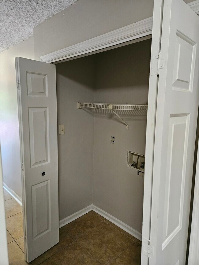 Foto del edificio - 4807 Hairston Pl