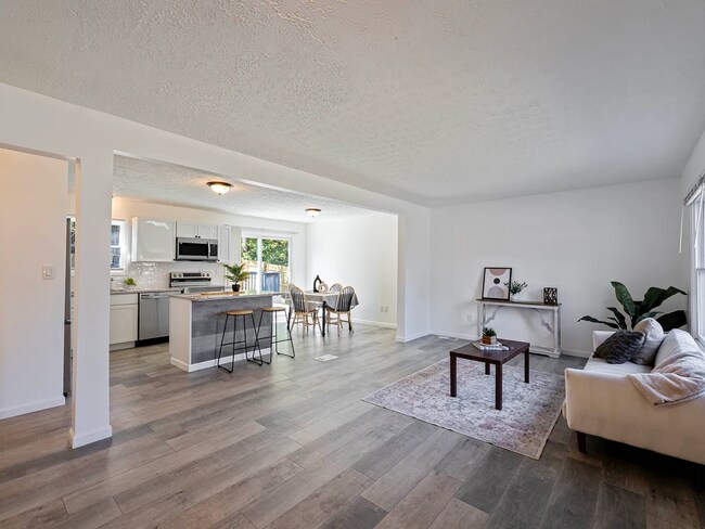 Building Photo - 2117 Drumlin Dr