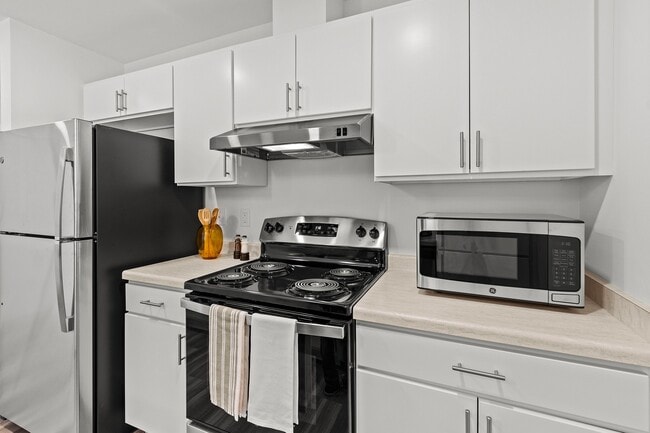 Building Photo - Berkshire Ashwaubenon Apartments