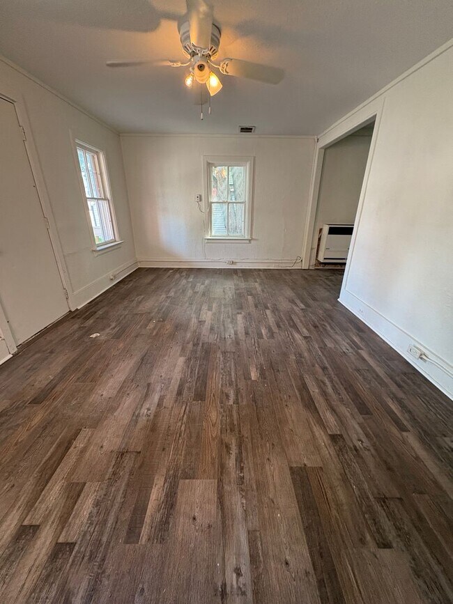 Building Photo - 4 Bedroom Single Family Home on Northside