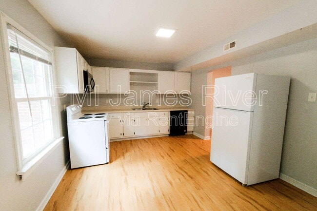 Foto del edificio - 3403 Chalfont Dr