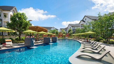 Building Photo - Range Vista