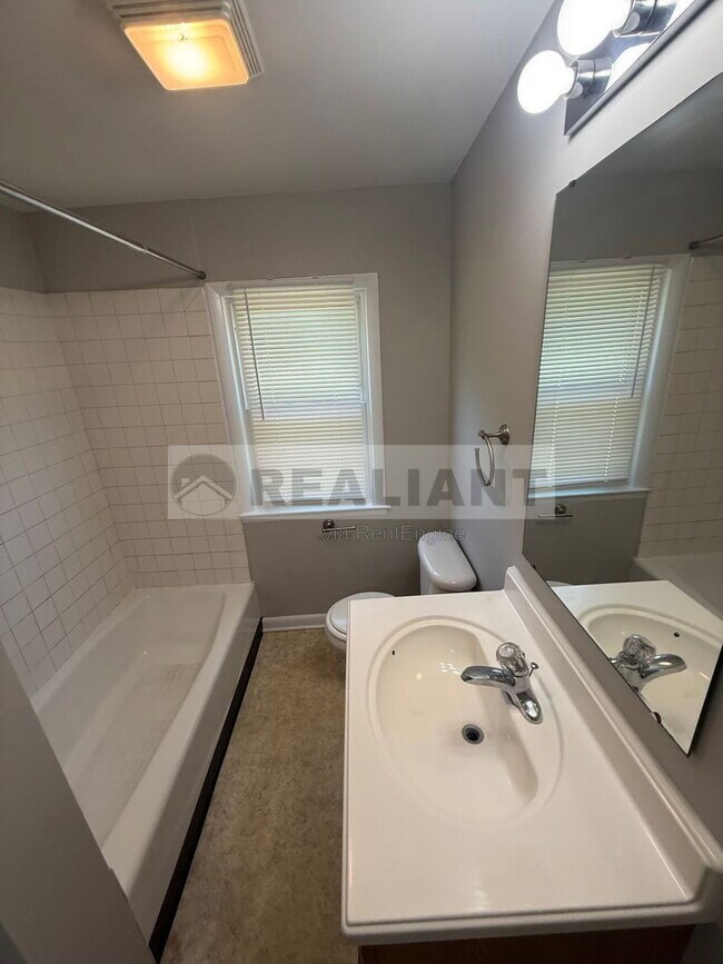 Foto del edificio - 319 Bellevue Ave