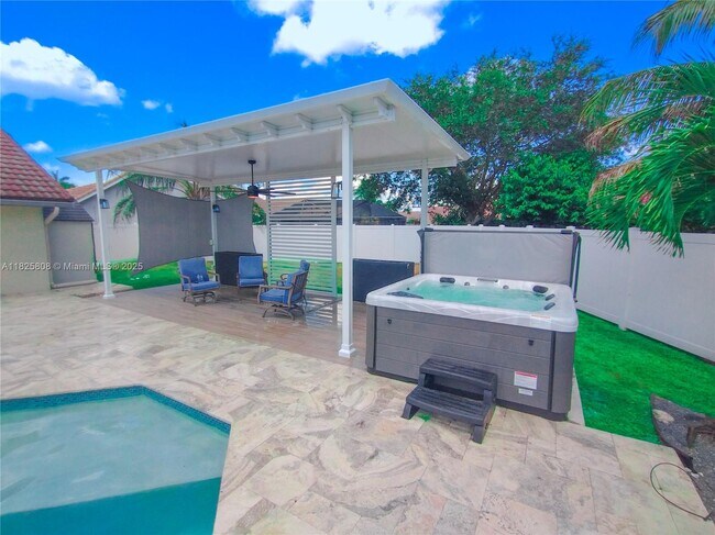 Foto del edificio - 5780 Sun Pointe Cir