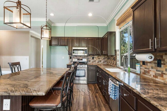 Building Photo - Elegant 4 Bed/2 Bath Home In Desirable Nor...