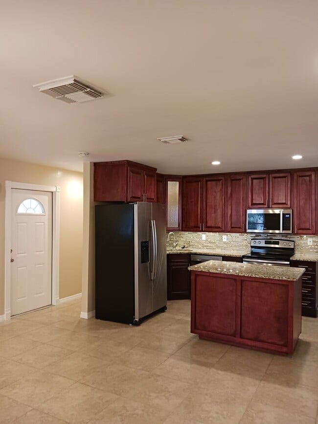 Photo - 300 Tulane Dr House