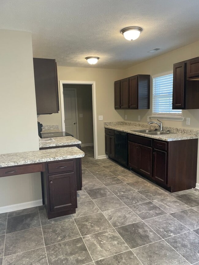 Building Photo - Brand New Home!