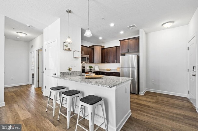 Building Photo - 1003 Admiral Ln