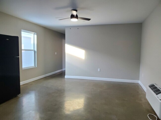Foto del edificio - 3 Bedroom, 1 Bath House