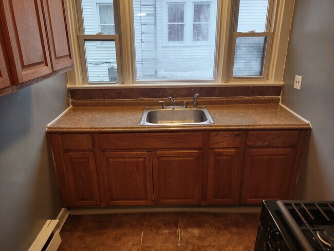 Kitchen - 42 Champlin Ave
