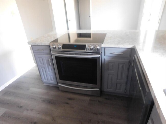 Building Photo - 8315 Elm Ct