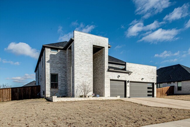 Building Photo - This stunning two-story home boasts a luxu...