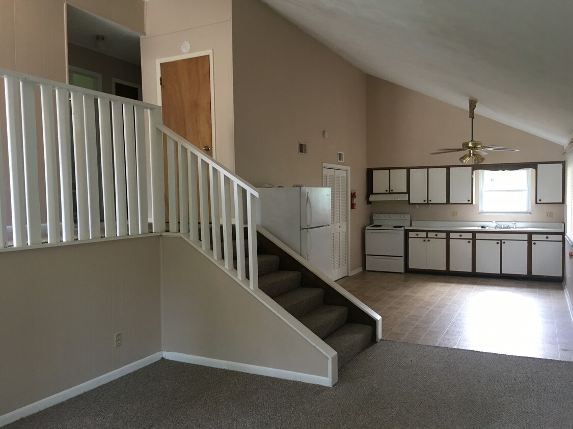 Great layout!! - 365 Gilmore St