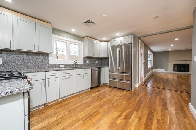 Building Photo - 49 Union St