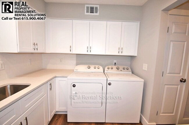 Building Photo - Amazing 2BR Condo off Edmondson Pike/Brentwood! Washer/dryer, 2-car garage, water, lawncare all i...