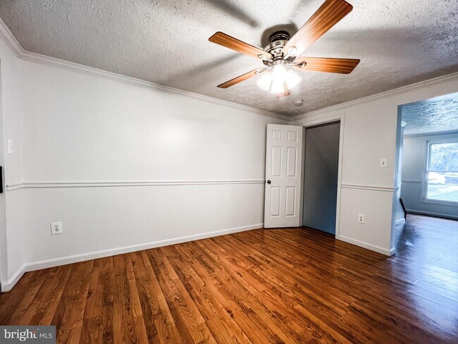 Foto del edificio - 811 Calvert Towne Dr
