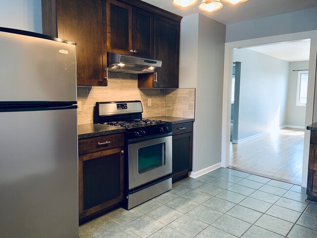 Kitchen - 324 Center Ave