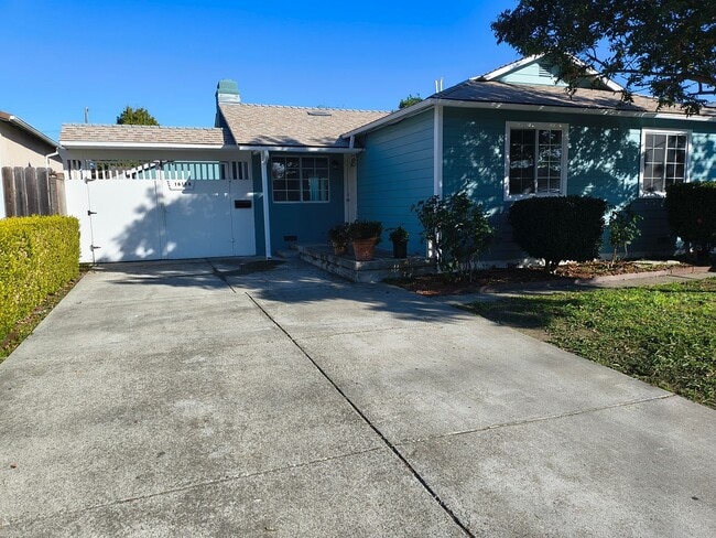 Building Photo - Beautiful 3 Bed/1.5 Bath Home Located By Hesperian Blvd In San Lorenzo!!!