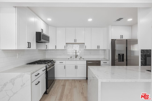 Foto del edificio - 1615-1615 W 209th St