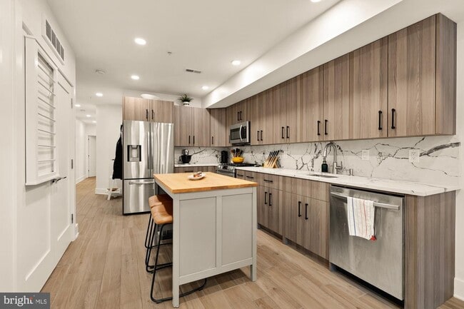 Foto del edificio - 1519 K St SE