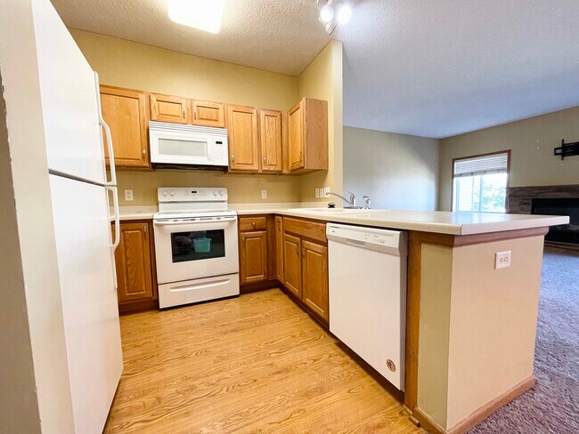 Building Photo - 6898 Meadow Grass Ln S