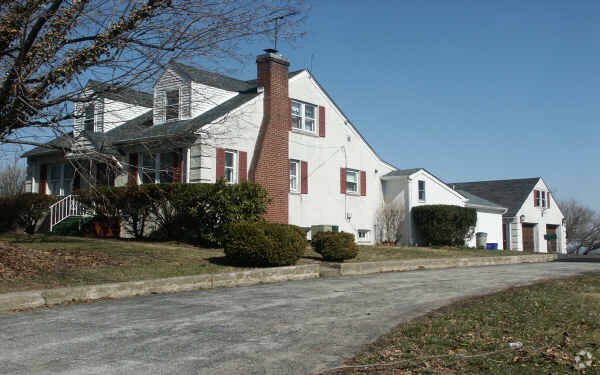 Primary Photo - 3323 Ridge Pike